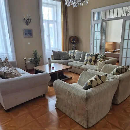 Luxury With Parliament View *